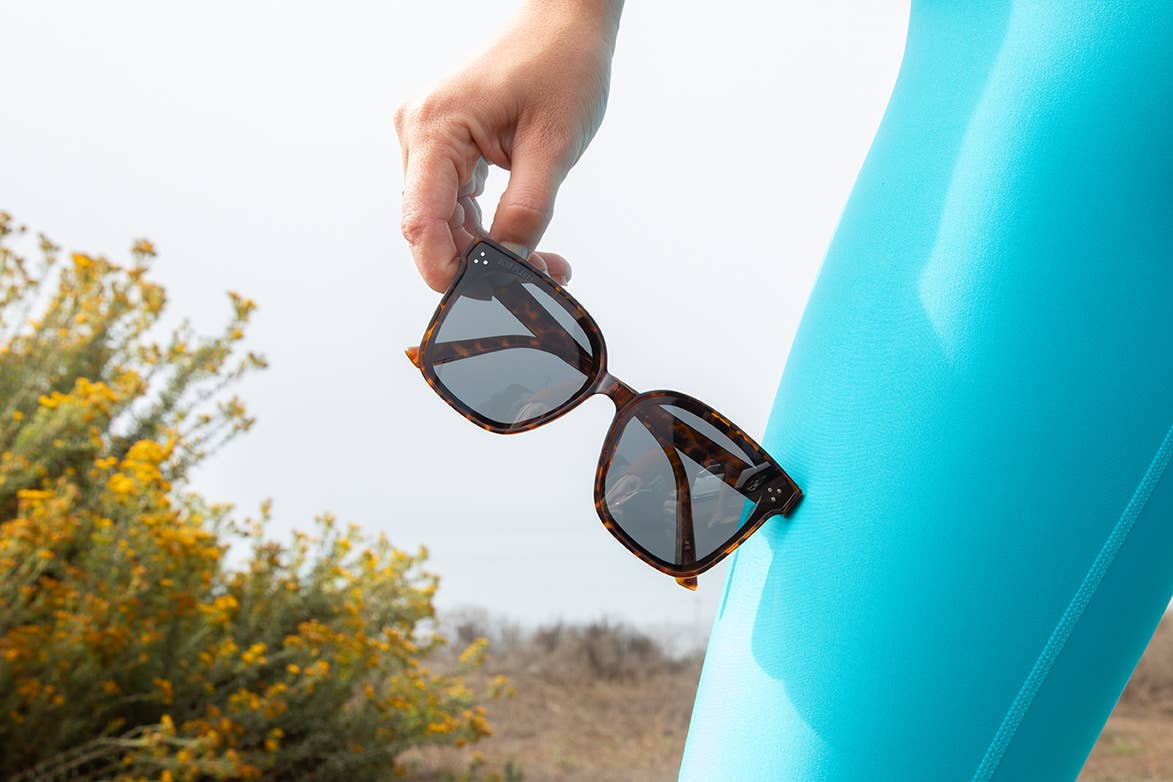Jules - Walnut Tortoise / Smoke Polarized Lens