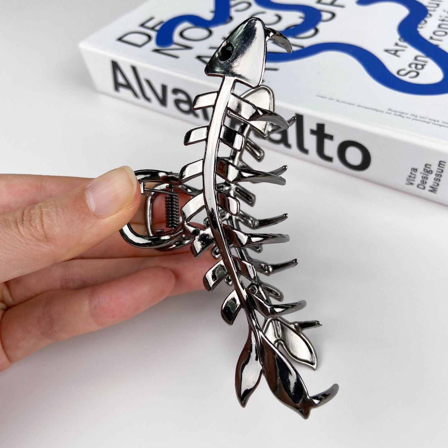 Stylish Metal Fishbone Shaped Minimalistic Grip Clip 3.9"