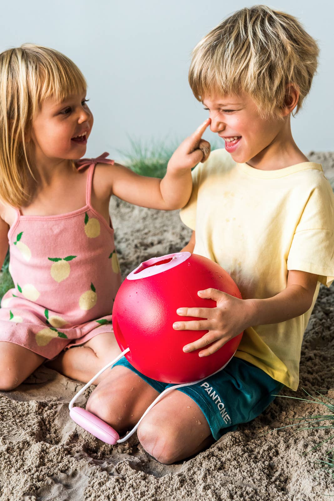 Quut Ballo - No spill bucket. Beach Sand and Pool Toy.: Ocean