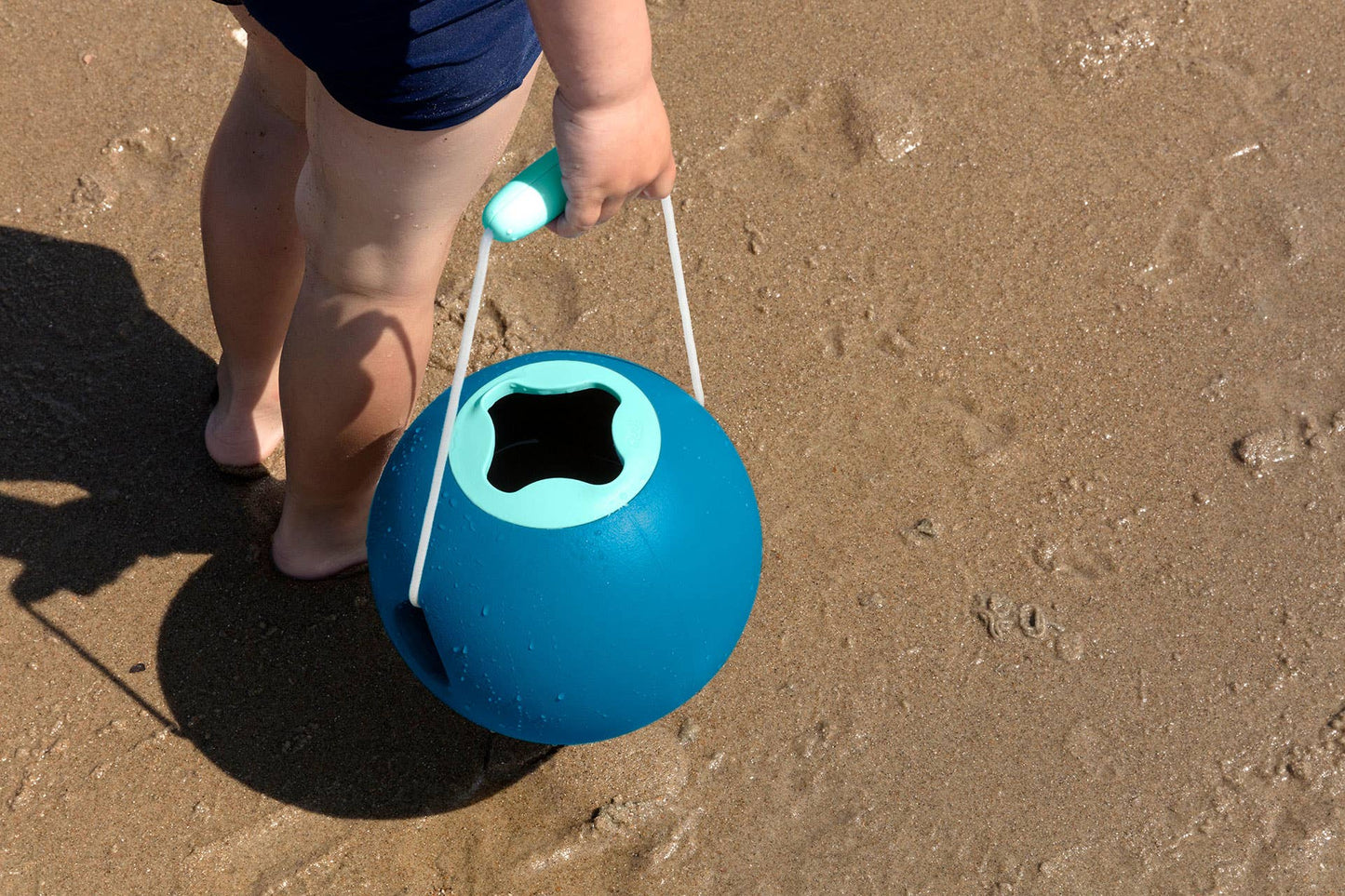 Quut Ballo - No spill bucket. Beach Sand and Pool Toy.: Ocean