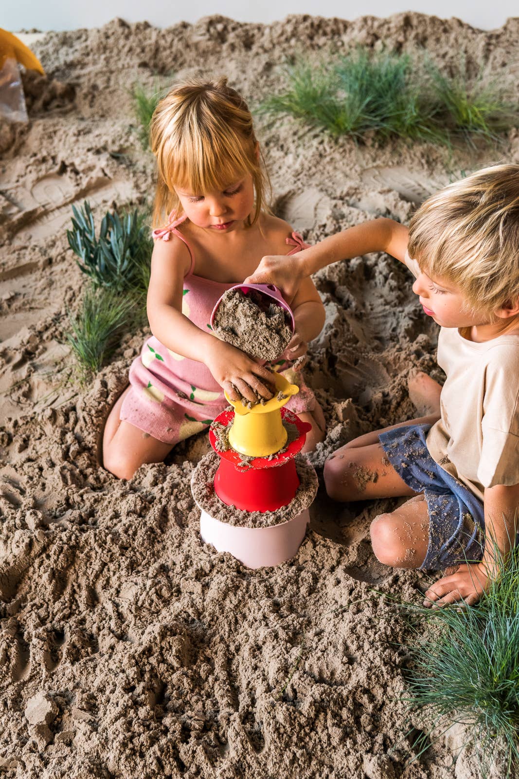 Quut Alto - Sandcastle builder. Beach and Sand Toy.: Cherry
