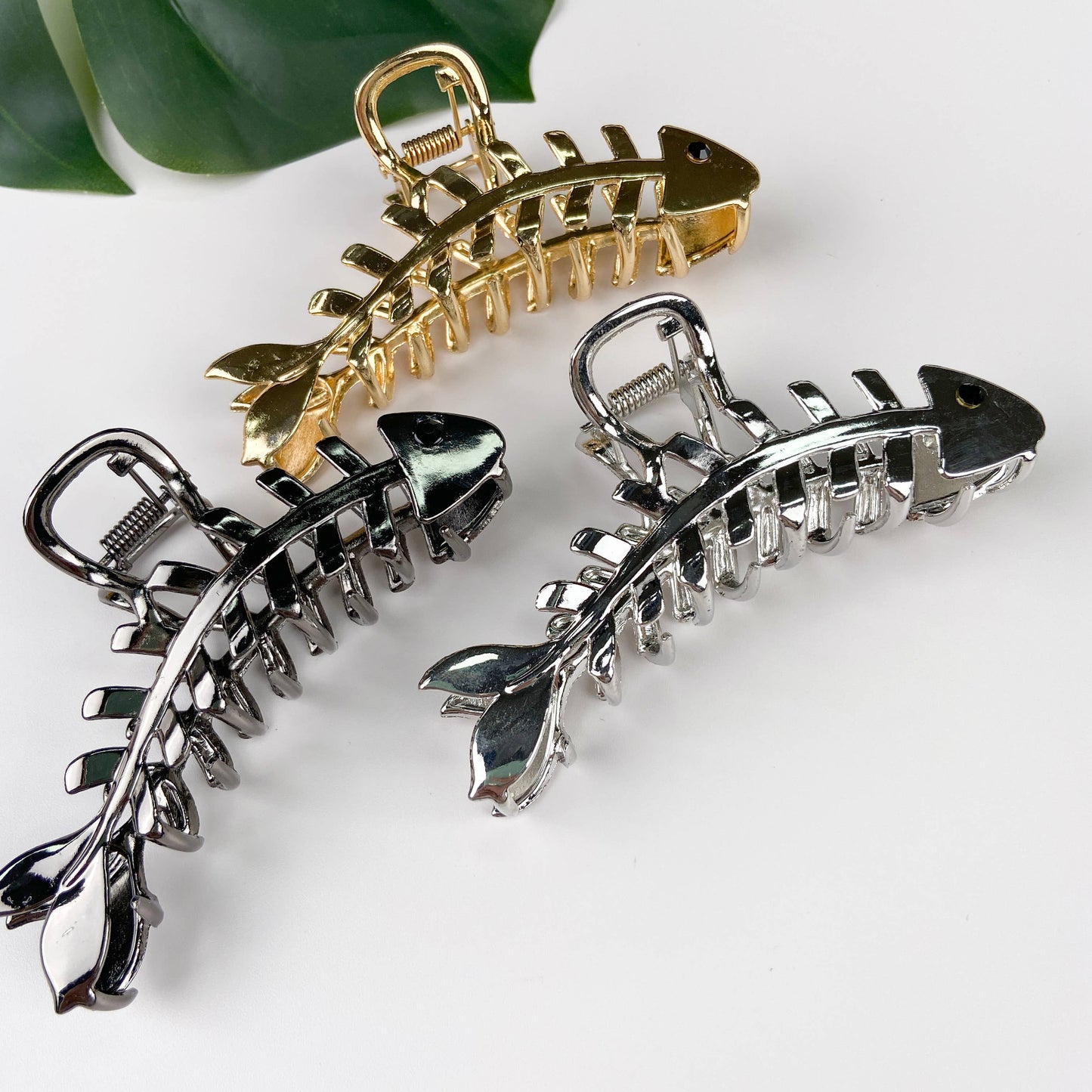 Stylish Metal Fishbone Shaped Minimalistic Grip Clip  3.9"