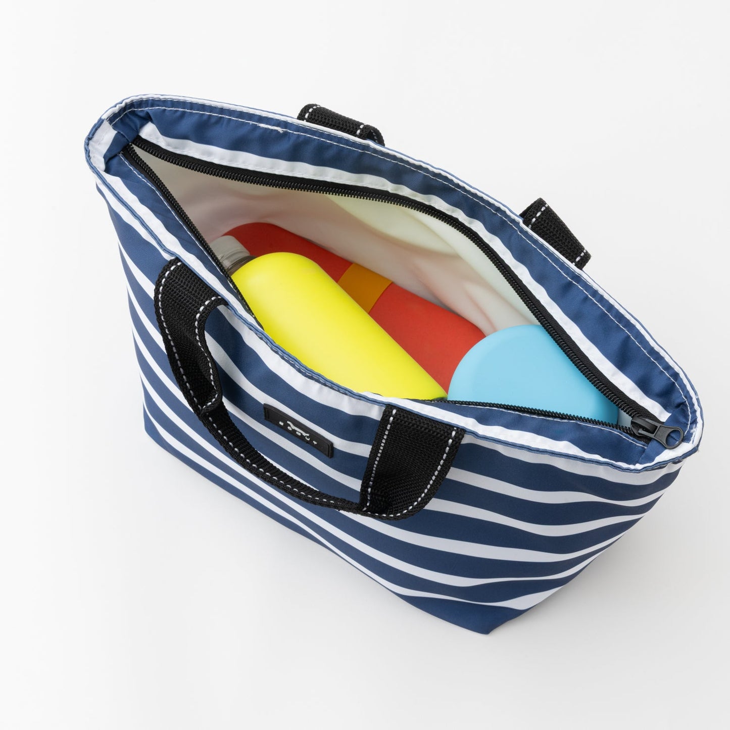Nooner Lunch Bag lifestyle shot 2