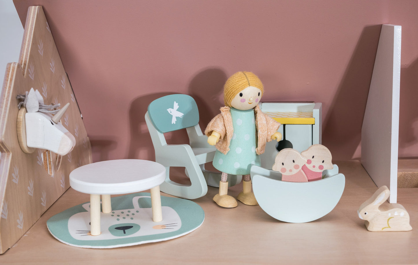 Dolls House Childrens Room Furniture