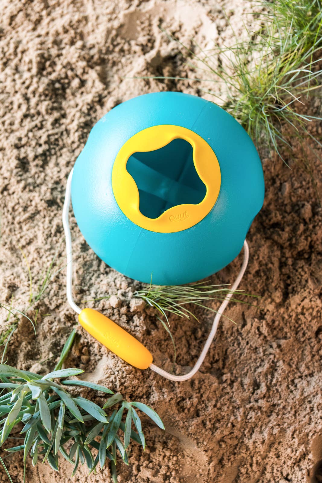 Quut Ballo - No spill bucket. Beach Sand and Pool Toy.: Lagoon