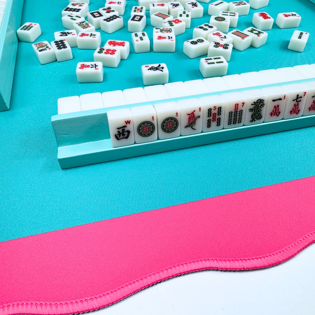 MINI MAHJONG MAT  |  Color Wave  |  21" x 21": Blue Center- Green Scallop